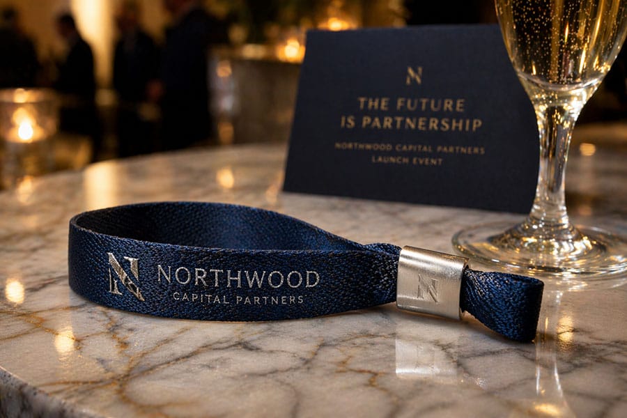 For special events and VIP branding woven fabric wristbands with clasp are a popular choice.